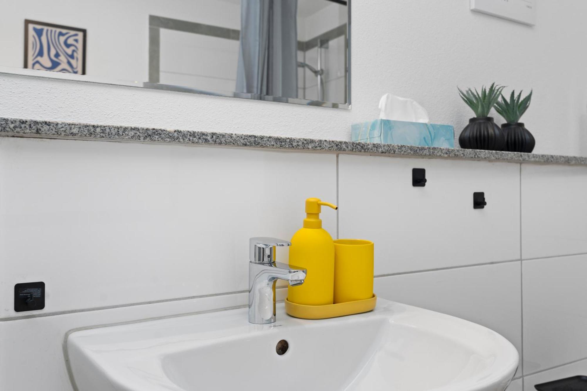 Seeschilf Apartments In Friedrichshafen Phòng bức ảnh